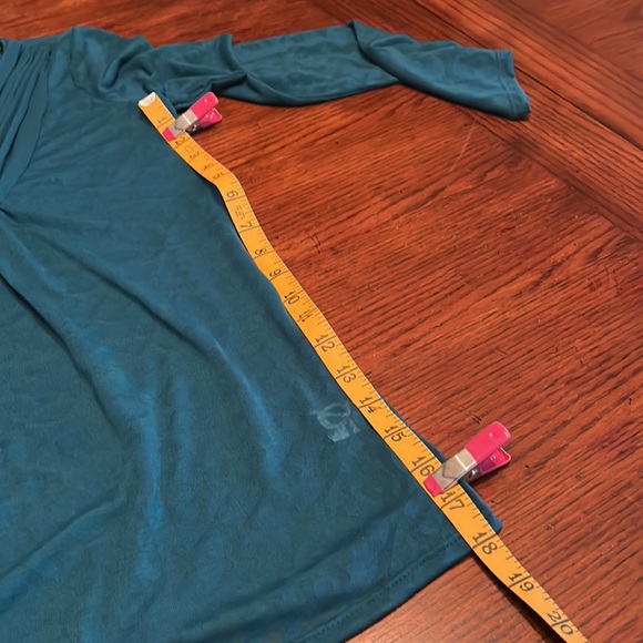 Beautiful Teal Blouse. Size M - Picture 10 of 12